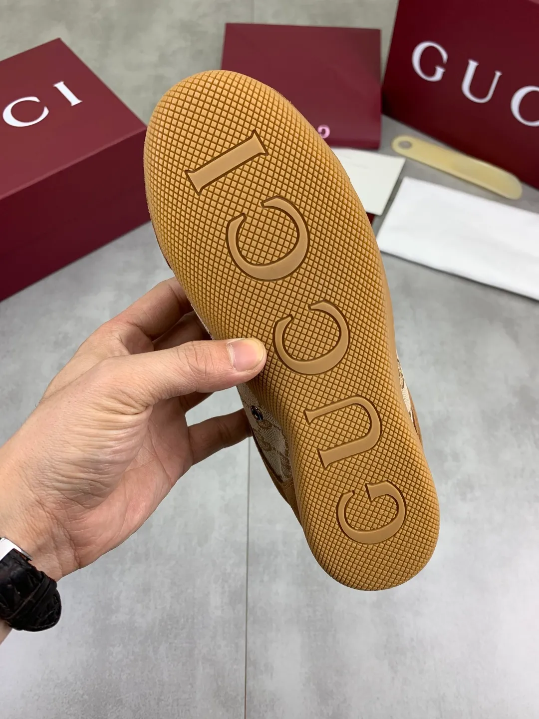 Men's shoes 💰P542 💰[New model] 🆘 The latest model from Gucci's official website 🎁Classic casual and fashionable men's shoes 👟Breaking hot model 💥The style is simple and elegant, exclusive for trendy men. Unique official website's latest brand elements 👑Gucci original decoration, fashionable and generous, the fabric is made of original soft calfskin➕Comfortable soft pigskin lining ✅The official website specifies wear-resistant rubber outsole_full of elasticity, classic model taken in real life🎬Color: 5️⃣colors available😍Number: 35-44